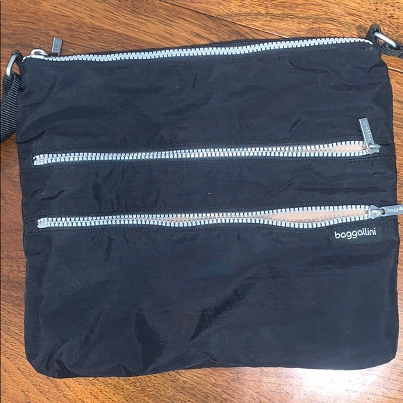 Baggallini Cross Body Bag - Picture 6 of 7